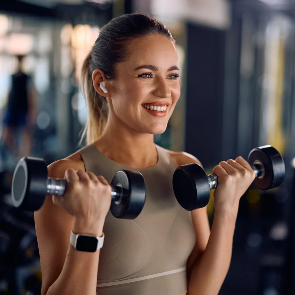 Femme fitness haltère